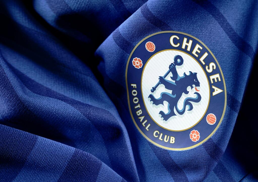 Chelsea 14-15 Home Kit (1)