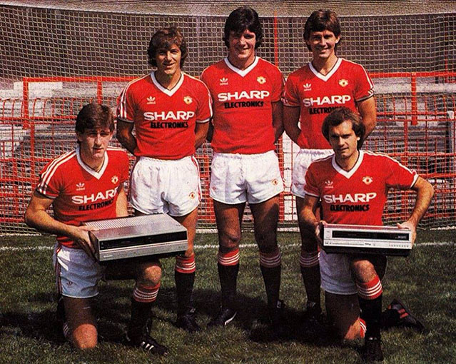 Домашняя форма «Манчестер Юнайтед» сезона 1982-1983